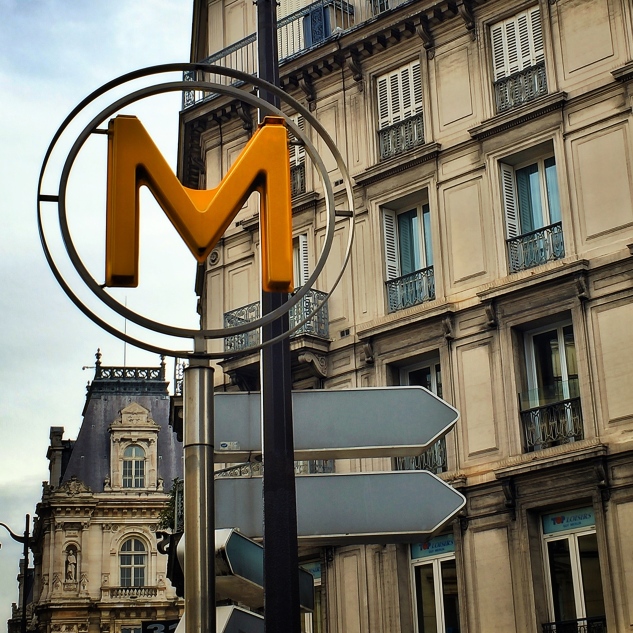 Paris Metro (underground) sign